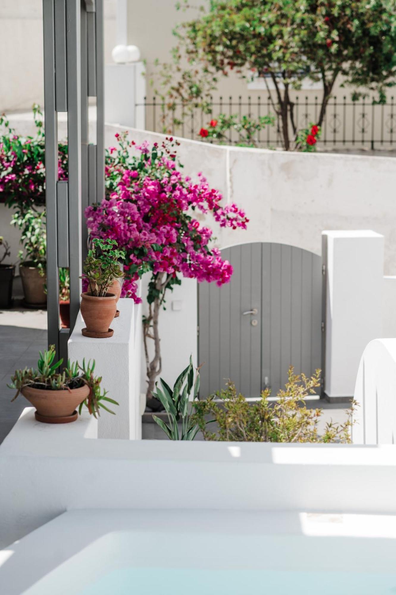 Amphitrite Suites Santorini Vóthon Extérieur photo